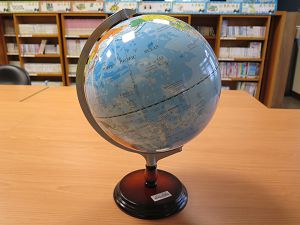 藍色地球儀木座12"(中英對照) : Globe(Chinese/English)