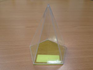 黃底五角錐 : Pentagonal Pyramid